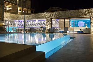 Glass edged swimming pool