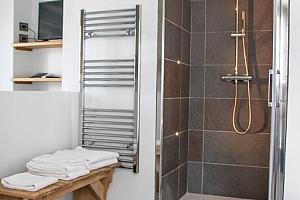 Enclosed rain shower