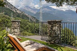 Garden facing the lake