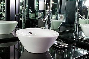 luxury en-suite bathroom