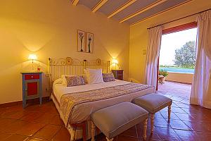 double room, little hotel