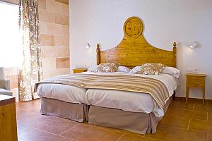 Double room, little hotel
