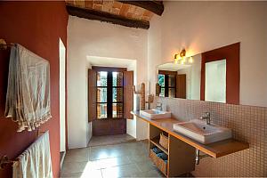 Garraf Suite bathroom