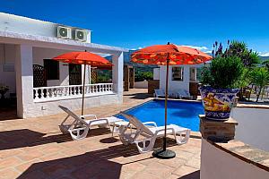 Holiday studios with swimming pool