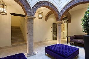 Patio, Hotel Claude Marbella