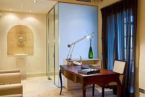 Hotel Claude entrance and reception