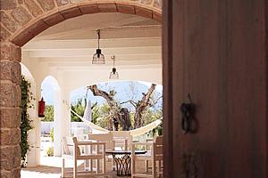 Front door, Cuatre Finques