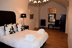 Double bedroom, Cuevas Helena