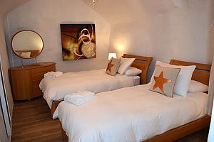 Twin bed room, Cuevas Helena