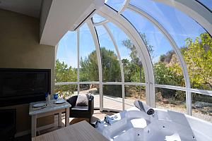 Jacuzzi bath with panoramic view