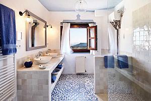En-suite bathroom with walk-in shower