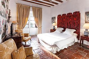 Double room with a Chinese theme