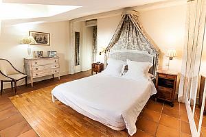 Clavos room, Salinas de Imon