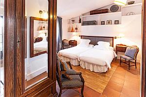 Garden room, Salinas de Imon