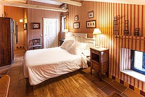 Sillas room, Salinas de Imon