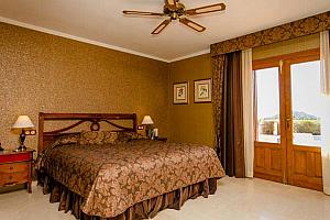 Double room, pool, little hotel