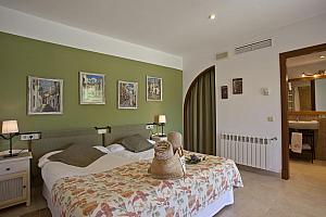 King-size bed