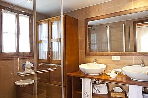 En-suite bathroom