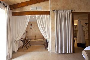 Small country hotel near Cala Mondrago