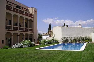 Swimming pool and garden, Hotel Palou